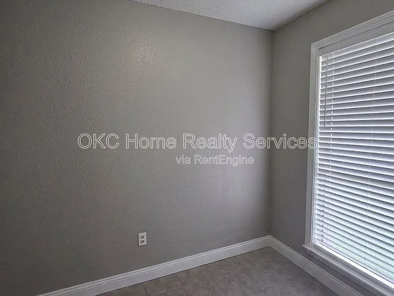 6715 Lyrewood Ln — Photo 15