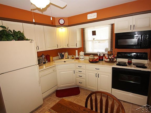 2nd image of 4831 Ironwood St