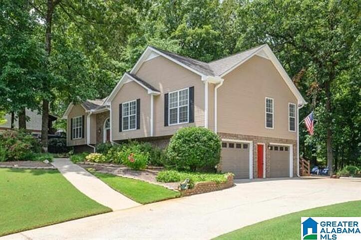 1st image of 104 Forest Hills Cir