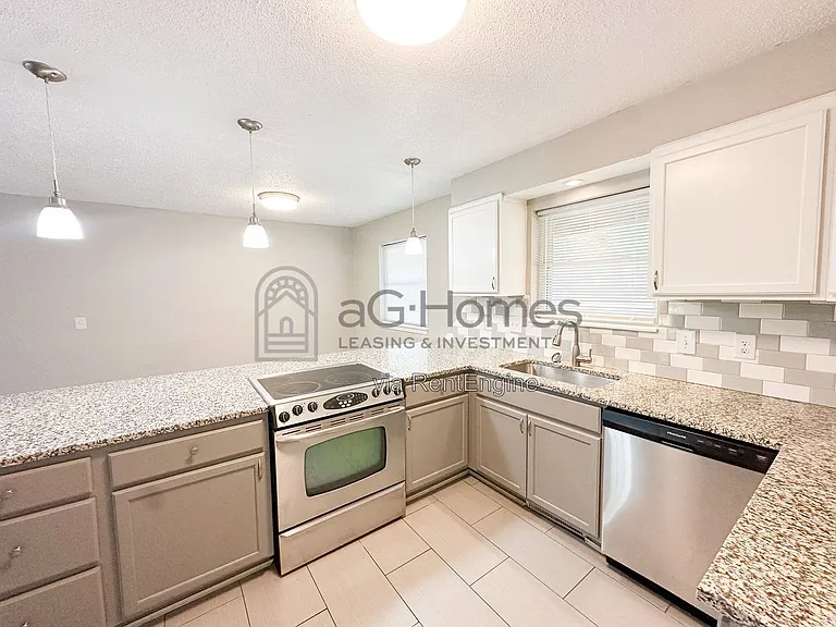 7216 NW 13th St — Photo 9