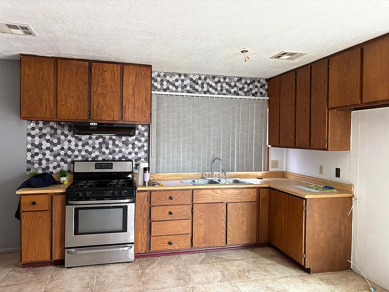 522 N Harding St — Photo 17