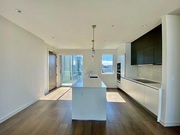 3rd image of 600 S Van Ness Ave #507