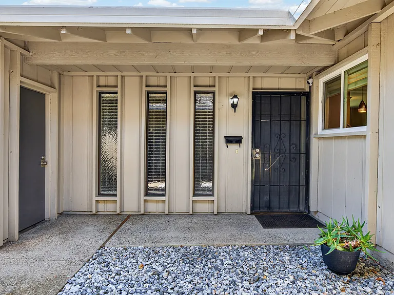 N Morgan Pl — Photo 2