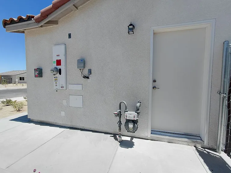475 Palomino Ct — Photo 2