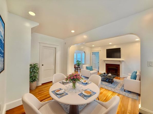 107 E Elm Ave FLOOR 1