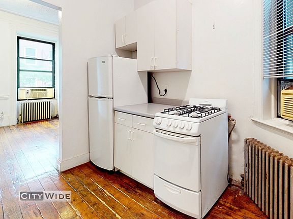4th image of 319 E 83rd St #4G