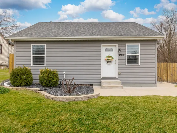 210 S Farnsworth Ave, Aurora, IL 60505