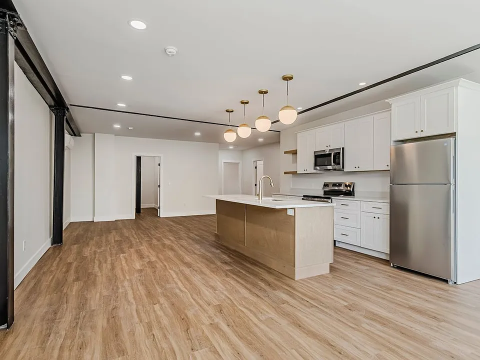 106 Hotel St #1