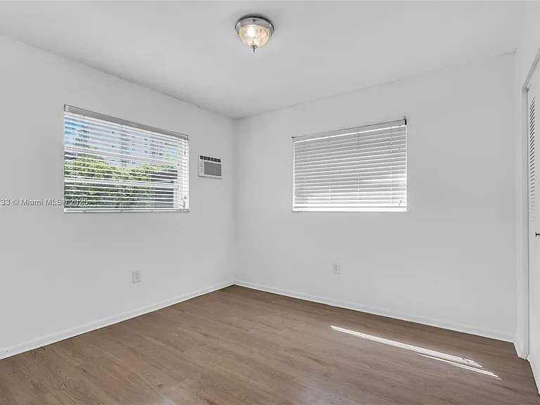2809 SW 23rd Ter #2807 — Photo 8