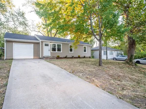 9811 James A Reed Rd, Kansas City, MO 64134