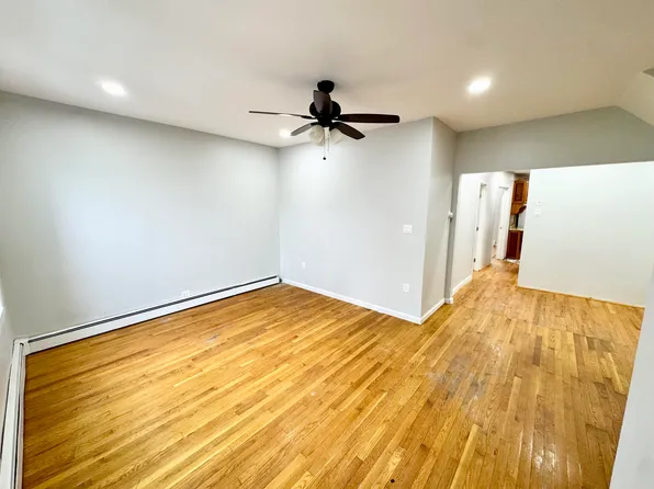 272 Winfield Avenue image 11 of 14