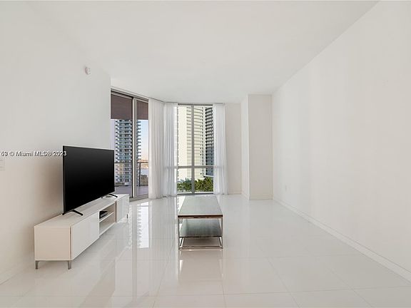 4th image of 851 NE 1st Ave #1805