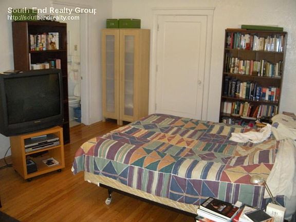 4th image of 125 Peterborough St APT 45