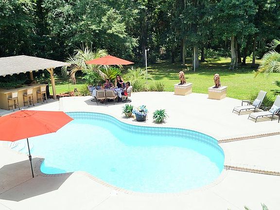 Pool Deck w/ Cabana