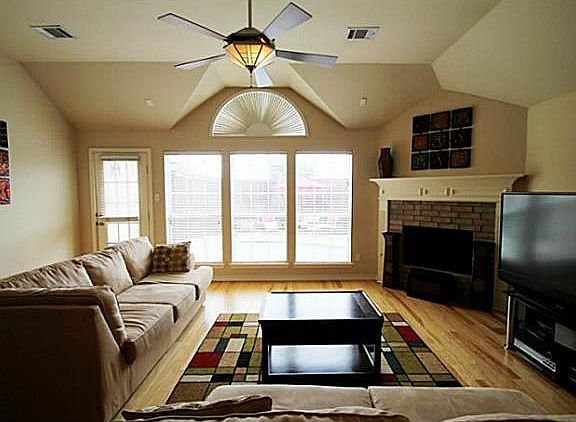 2nd image of 1125 Courtney Ln