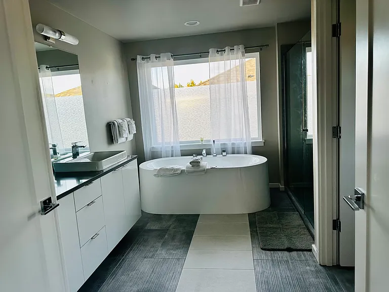 2nd floor - Master Bath