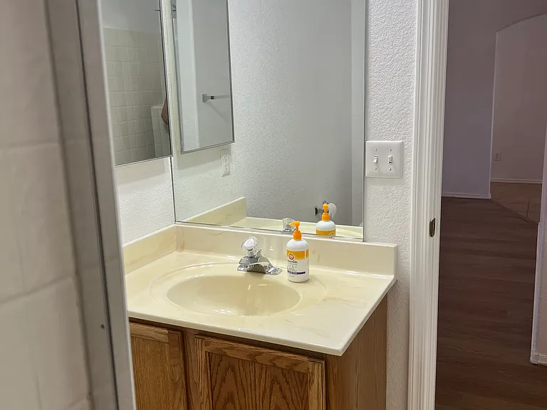 3/4 bath vanity, medicine cabinet & sink