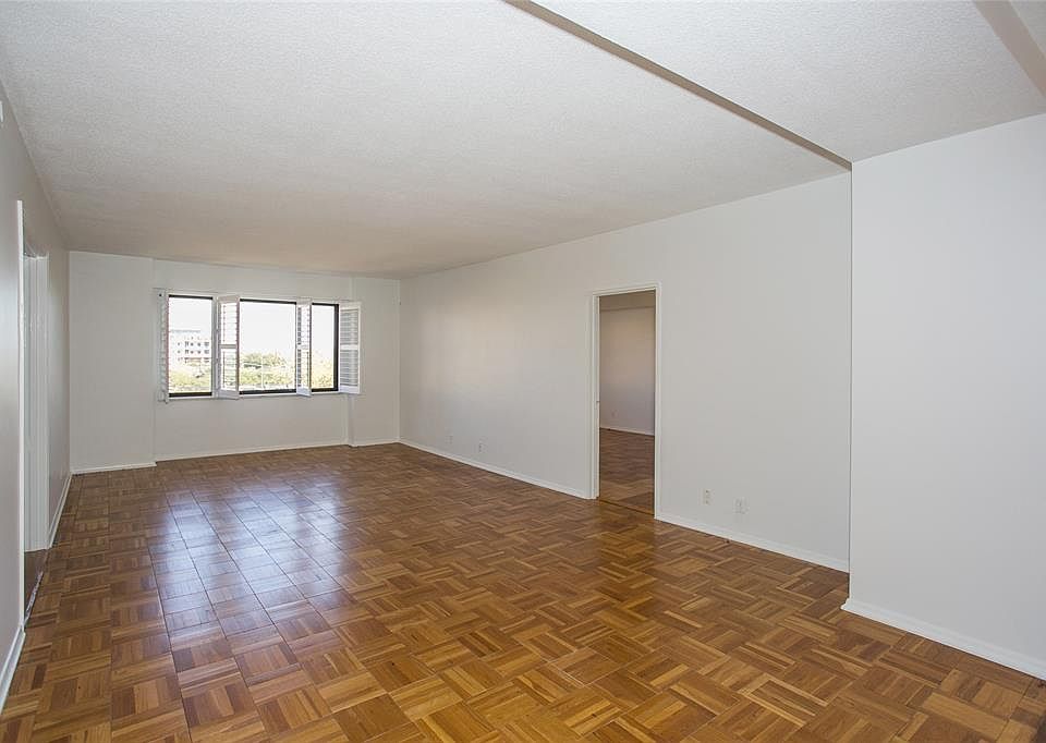 1st image of 1400 Hermann Dr Unit 4E