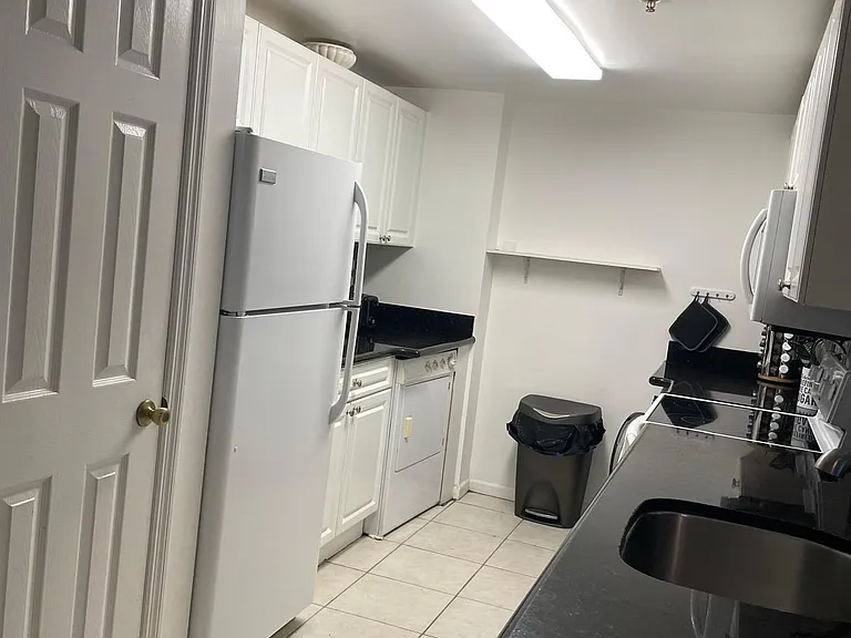 2060 Greenview Shores Blvd #319 — Photo 3