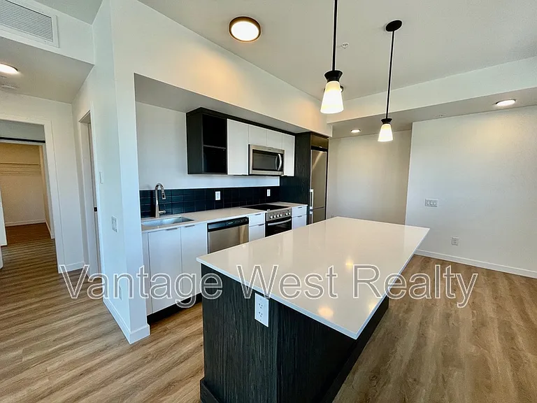 615 Rutland Rd N #401 — Photo 5