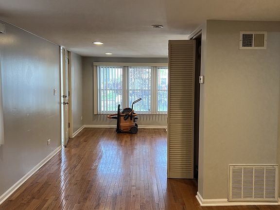 4th image of 4319 N Lawndale Ave #1