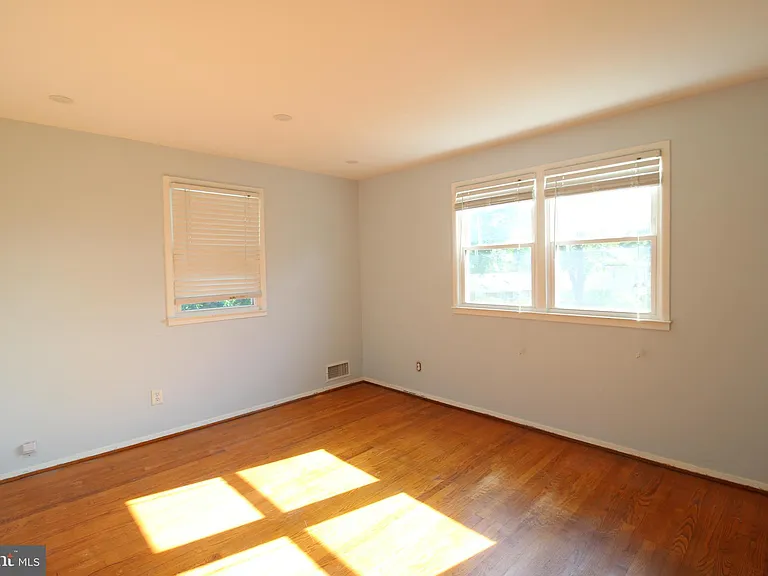 5204 Queensberry Ave — Photo 16