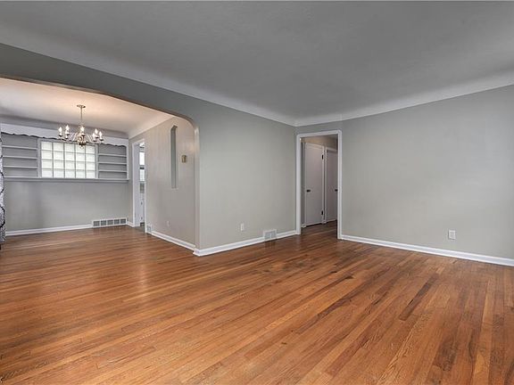 3rd image of 906 Wexford Ave