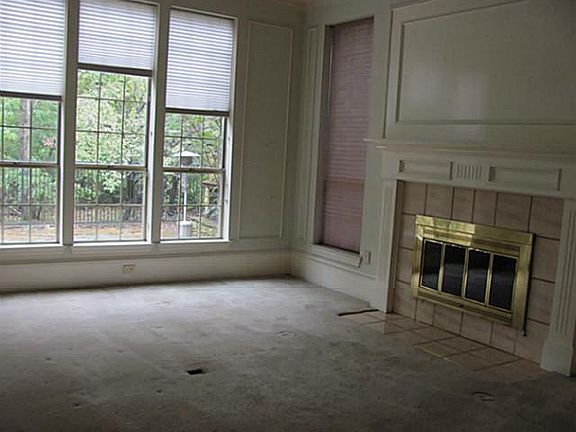 2nd image of 246 Winding Hollow Ln