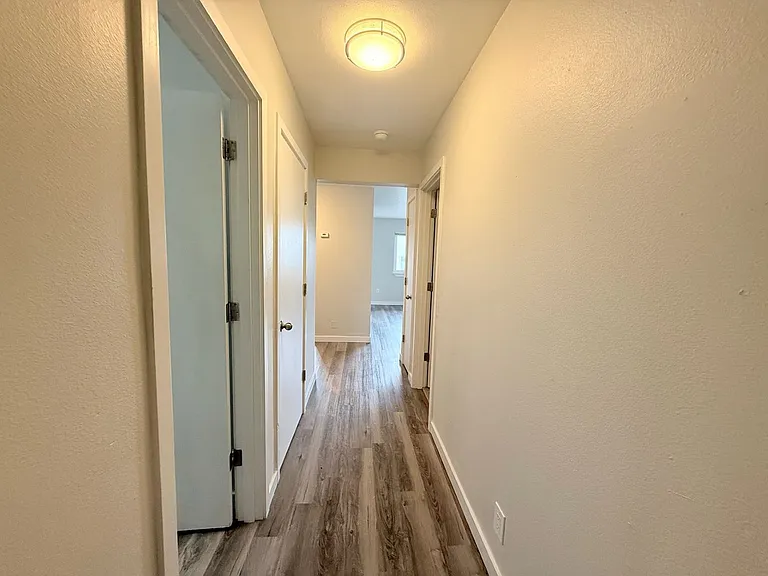 39th Ave Flats — Photo 19