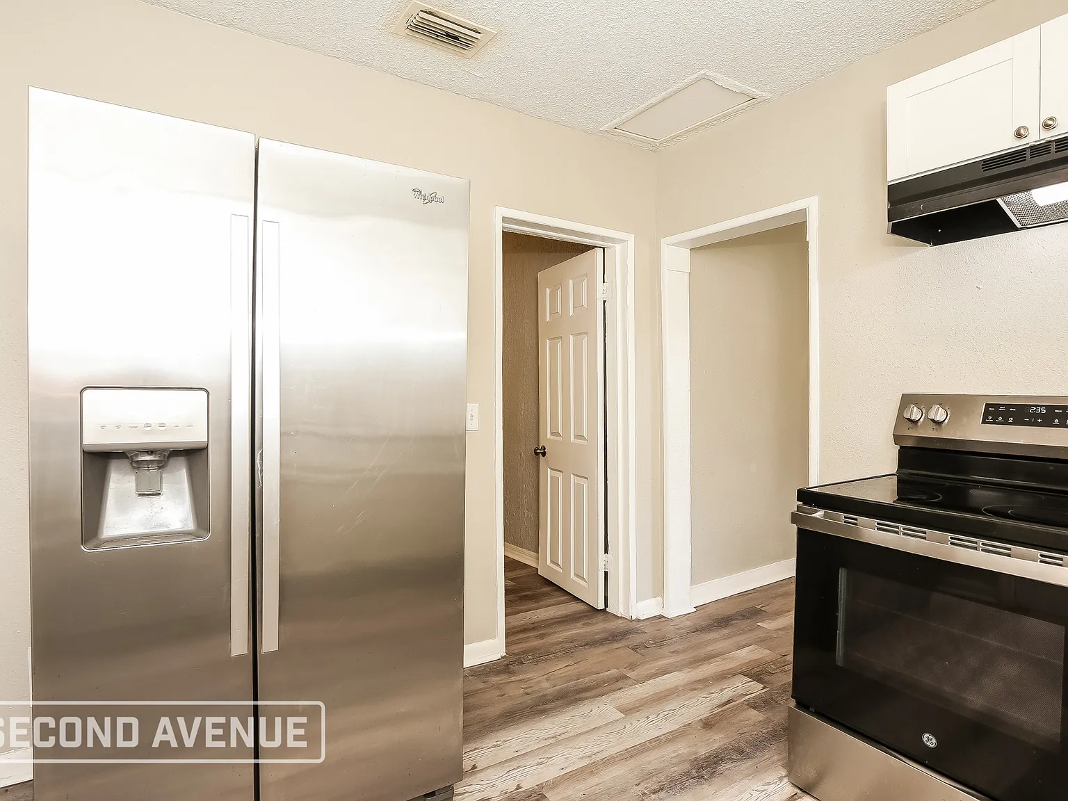 3 bed, 1.0 bath, 1152 sqft, $1,025 — Photo 3