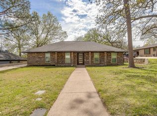 116 NE Rosamond St, Burleson, TX 76028