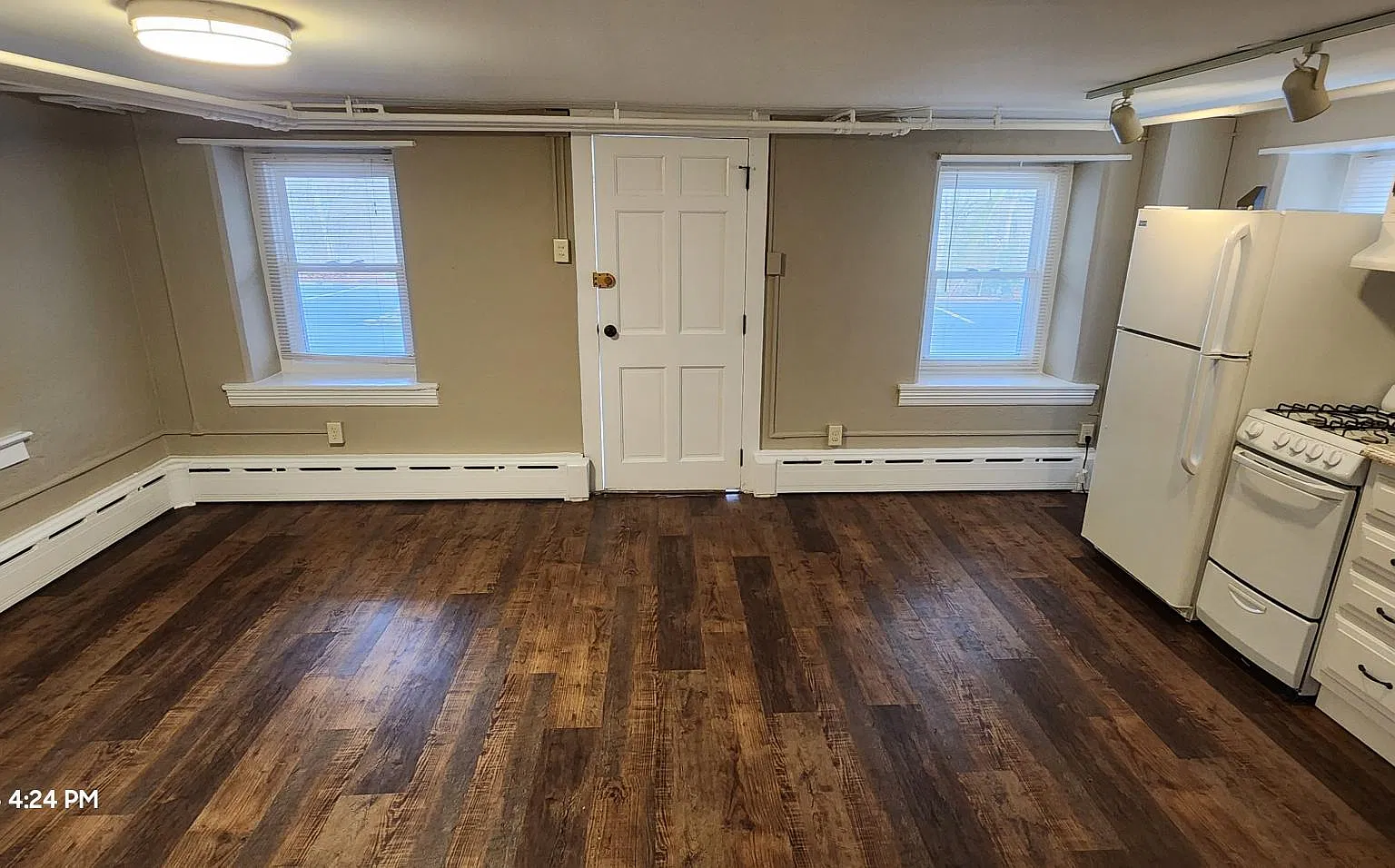 1 bed, 800 sqft, $1,300 — Photo 1
