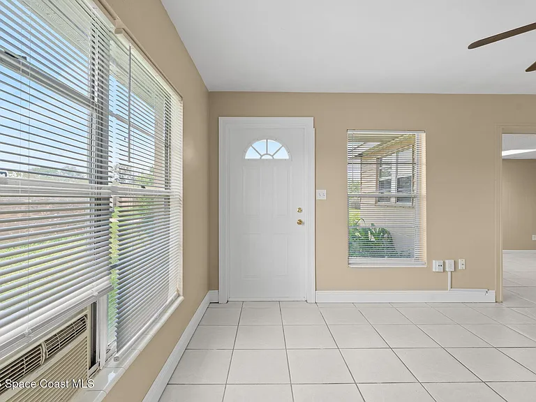1833 Jackson Ave — Photo 3