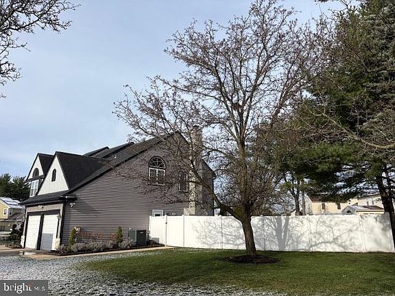 5th image of 28 Trapper Rd