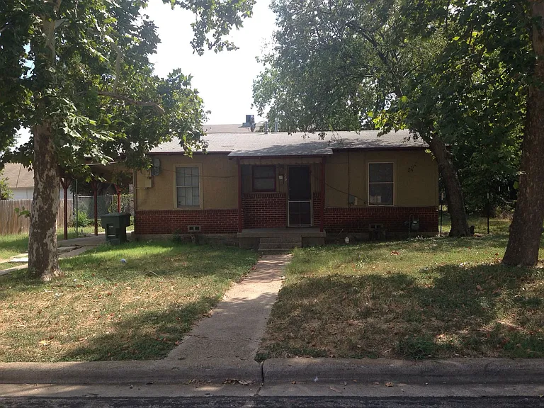 110 E Texas Ave — Photo 7