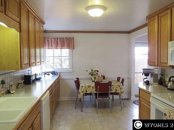 3rd image of 114 E Jackson Ave
