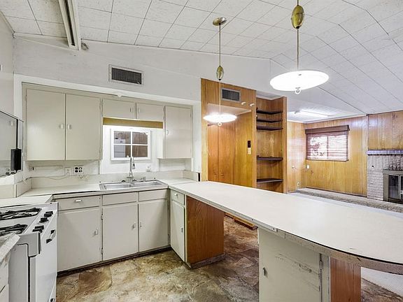 3rd image of 101 Oaktree Dr