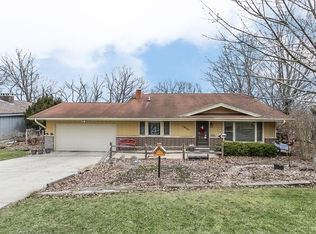 7N943 Woodcliff Dr, South Elgin, IL 60177