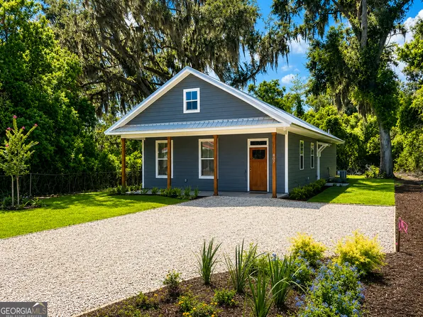 807 Elbert St, Darien, GA 31305