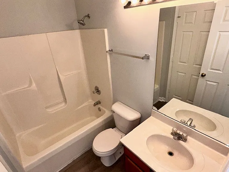 356 Oxford Dr — Photo 15
