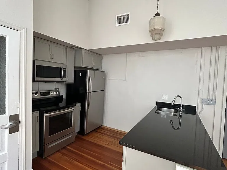 442 Main St — Photo 9
