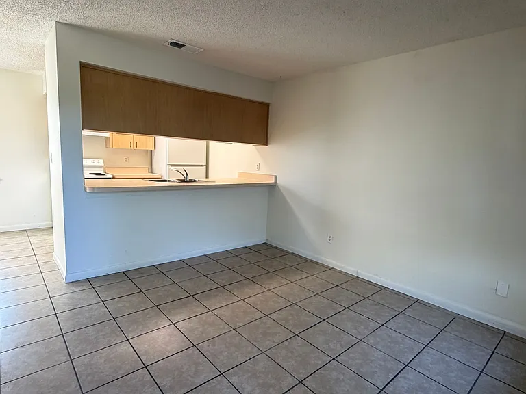 2111-2117 Citrus Blvd — Photo 3