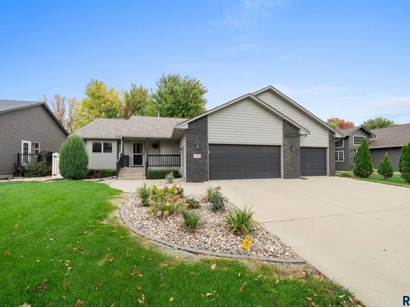 4916 E 3rd St, Sioux Falls, SD 57110