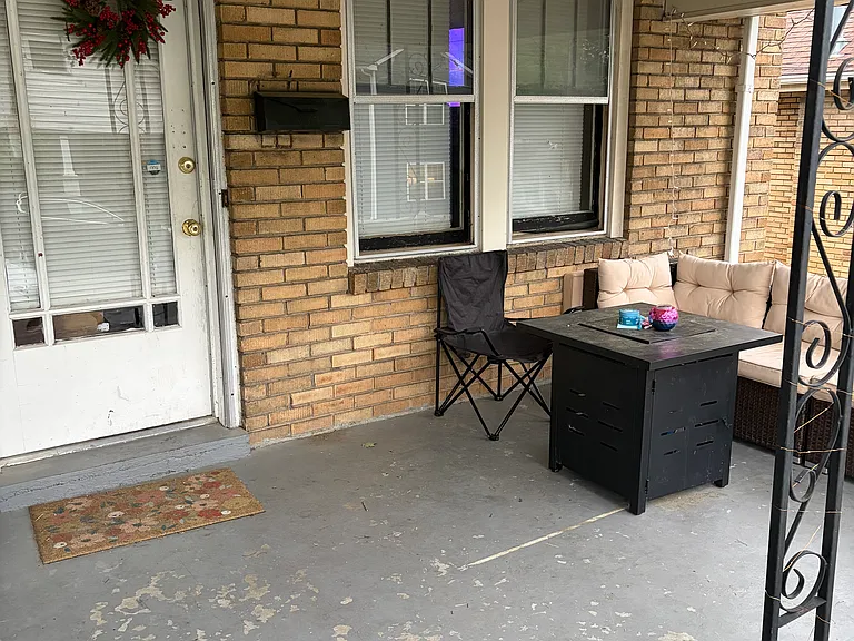 453 Oldham Ave — Photo 16