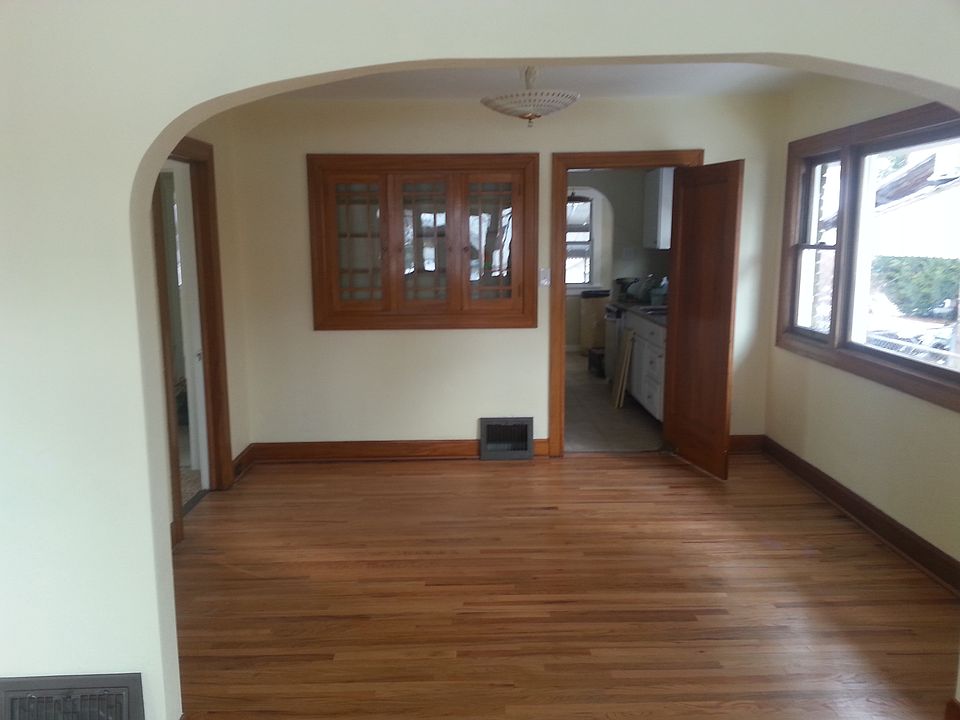 1st image of 725 E Bryan Ave