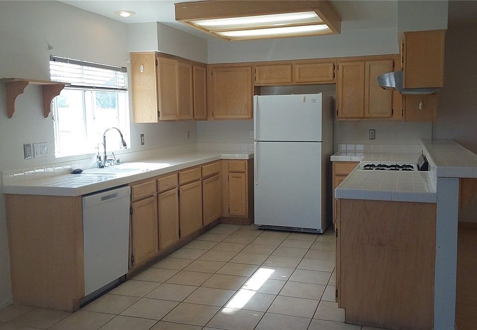 2nd image of 258 Buckskin St