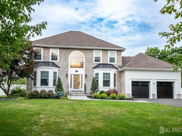 9 Pondview Dr, Tinton Falls, NJ 07724