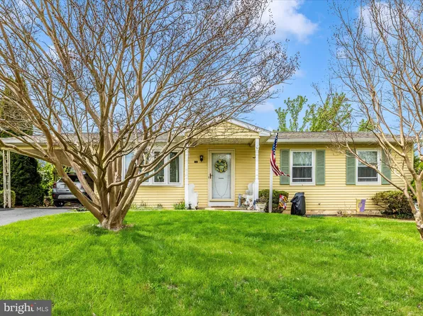 1341 Cedarwood Dr, Hagerstown, MD 21742