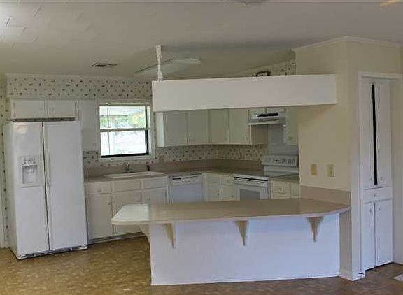 3rd image of 155 Orchid Dr