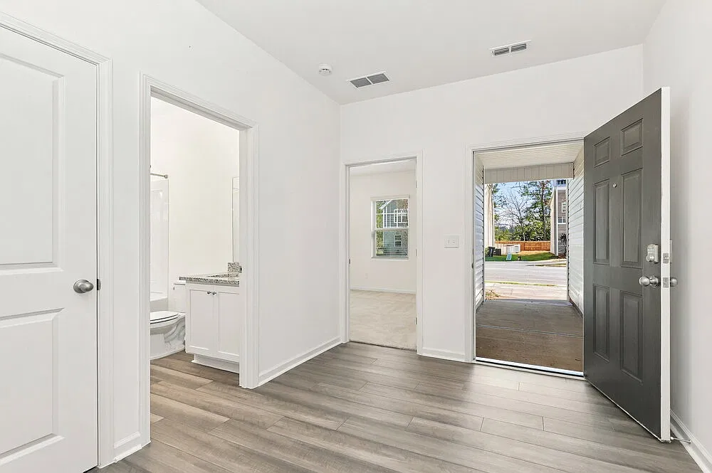 4 bed, 2.0 bath, 1721 sqft, $2,040 — Photo 4